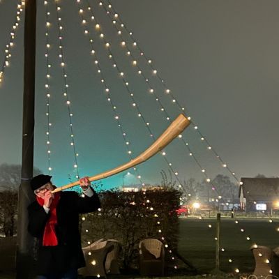 Weemoedig klonk de midwinterhoorn