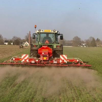 Werken met de wied-eg kan nu nog
