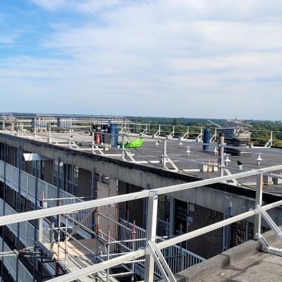 Flat op de Eng in de steigers