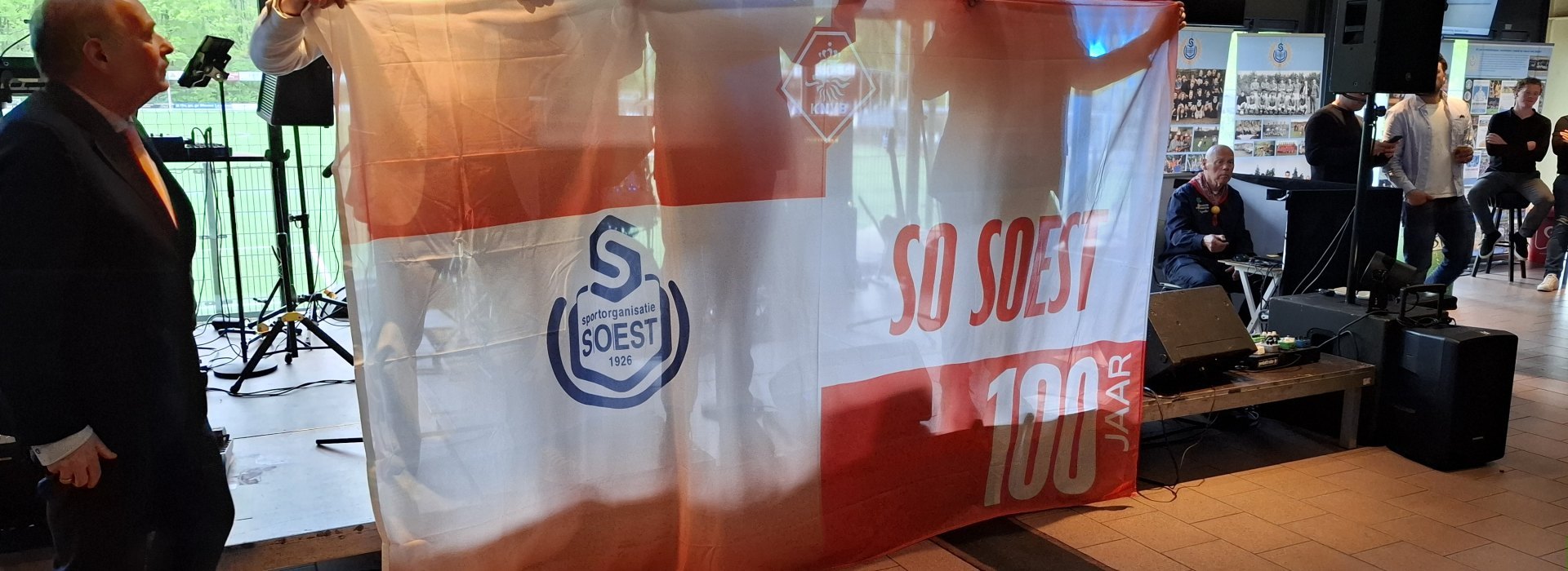 Vlag 100 jaar